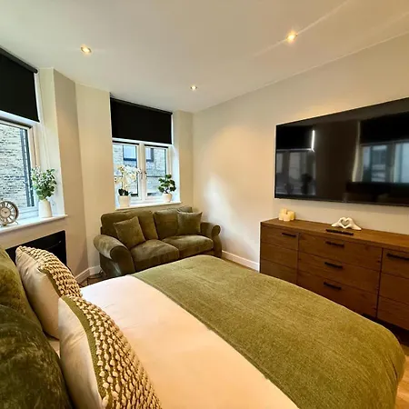 Cozy In Centre! *